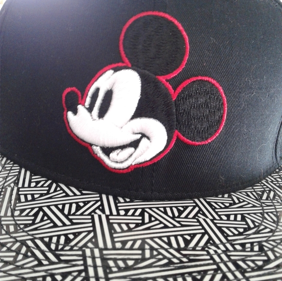 New Disney Mickey Mouse Authentic Snapback Hat Adjustable Cap unisex - Picture 3 of 5
